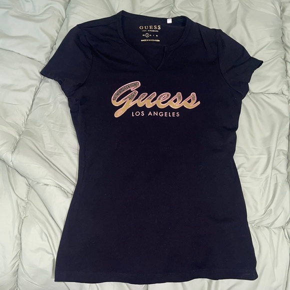 Guess short sleeve V-neck - Picture 2 of 2